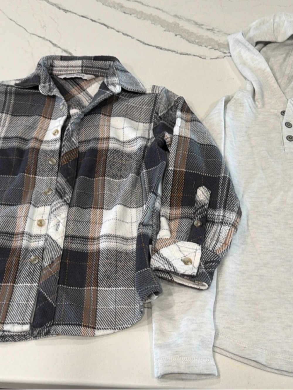 Buckle Kids Plaid Button-Up Shirt in Gray, Brown & White